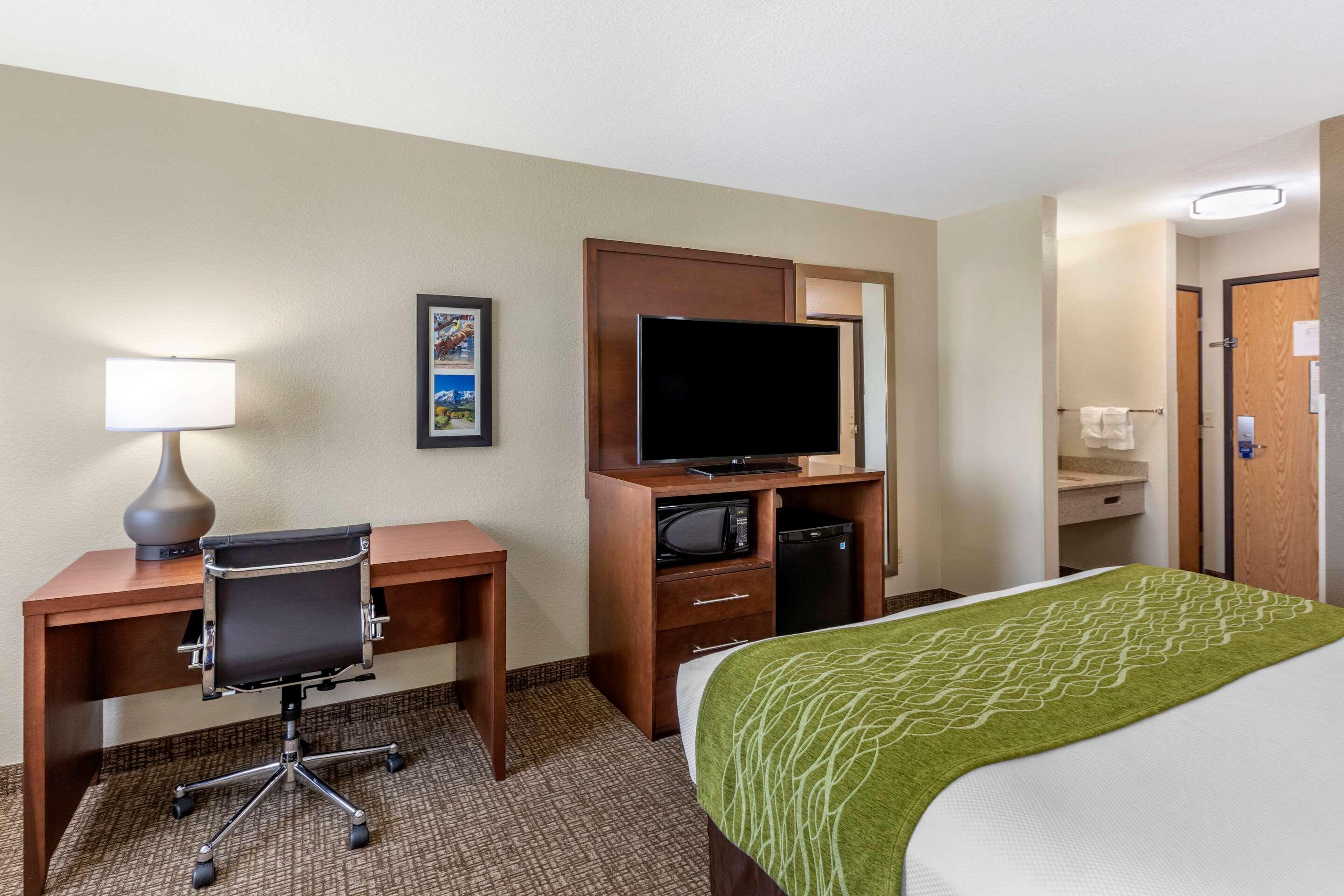 Comfort Inn & Suites Greeley Exterior photo