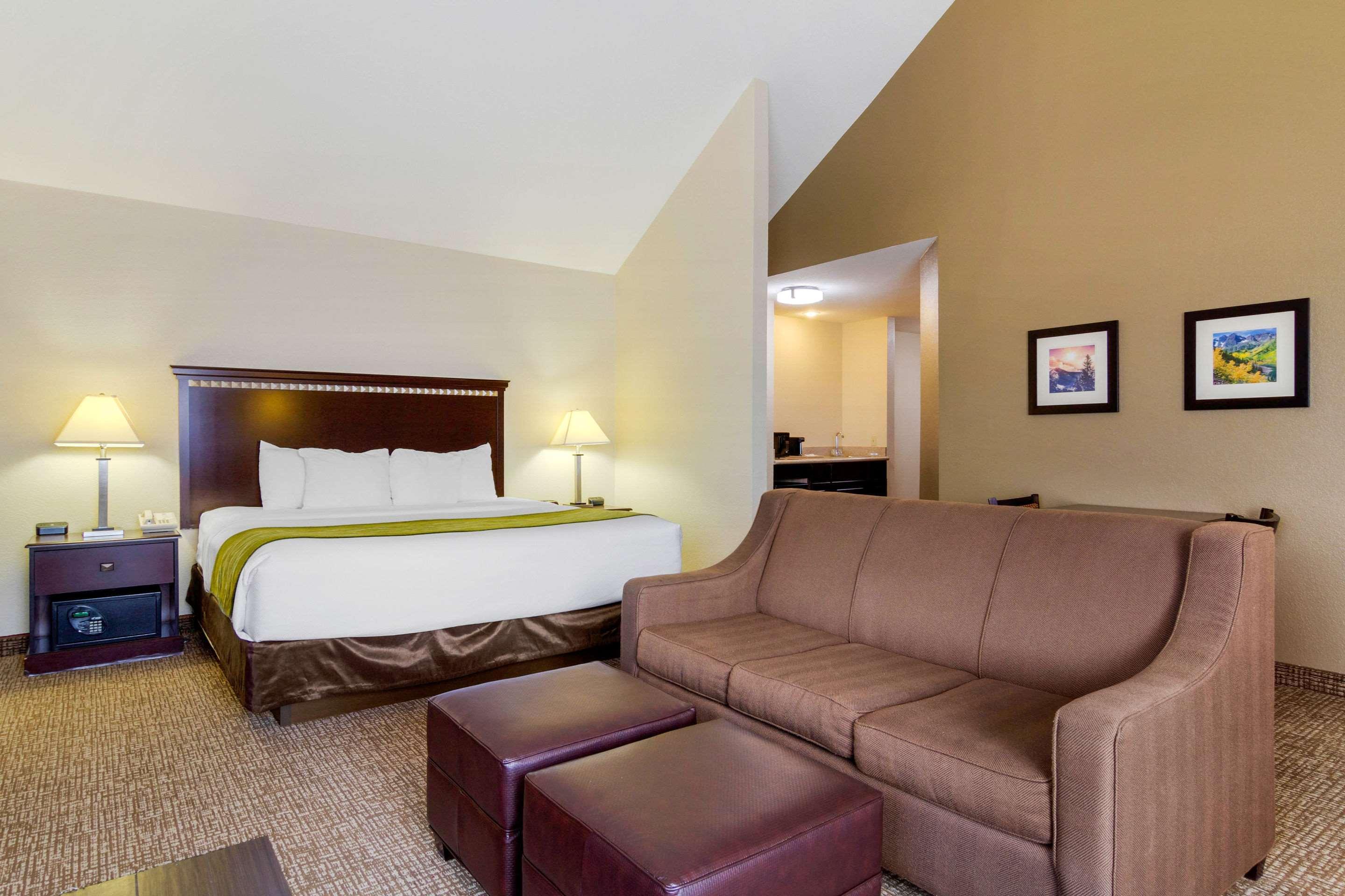 Comfort Inn & Suites Greeley Exterior photo