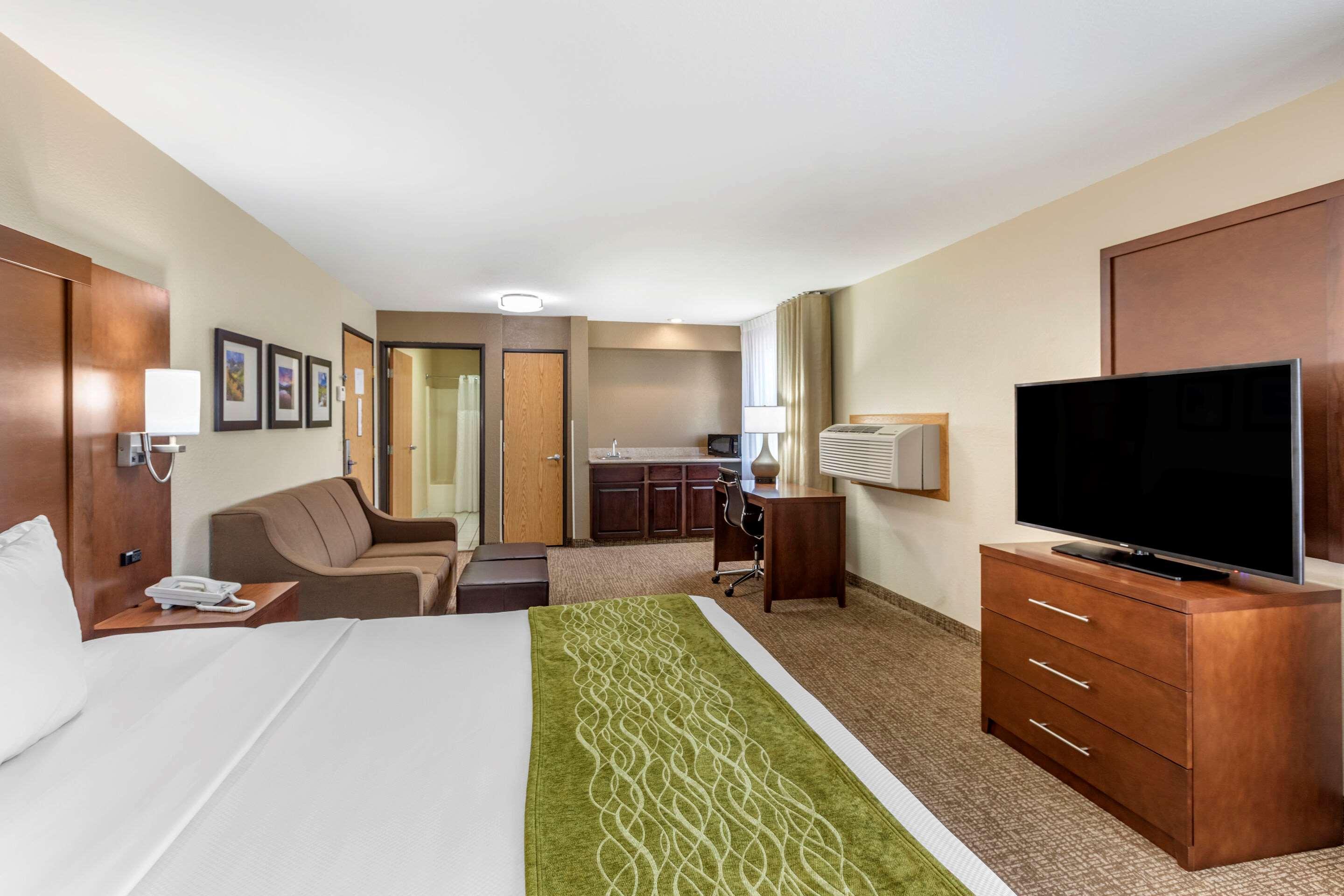 Comfort Inn & Suites Greeley Exterior photo