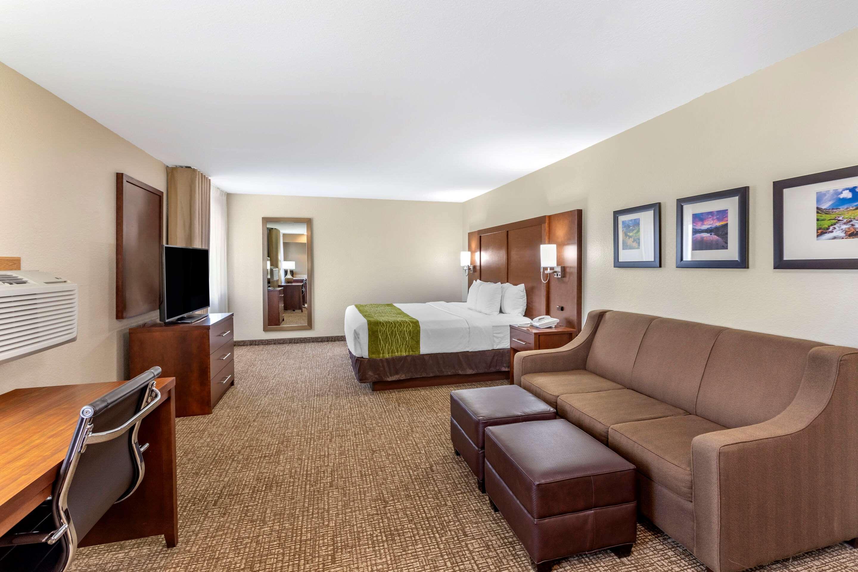 Comfort Inn & Suites Greeley Exterior photo