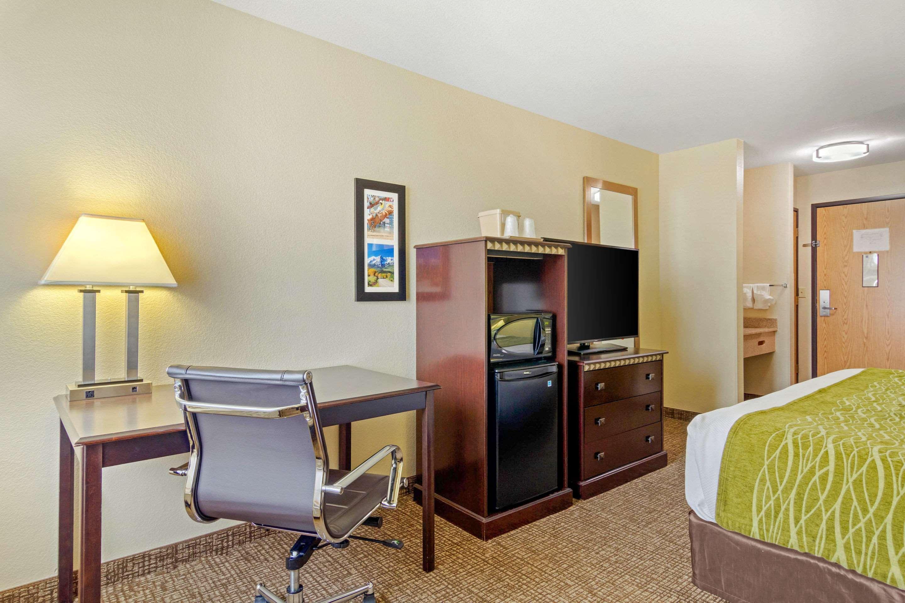 Comfort Inn & Suites Greeley Exterior photo