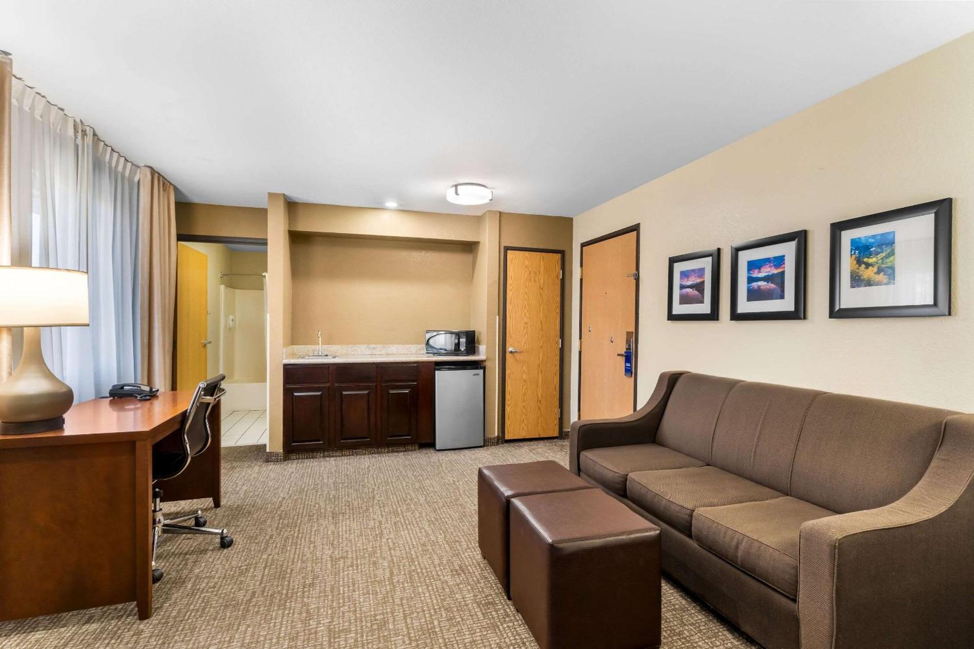 Comfort Inn & Suites Greeley Exterior photo