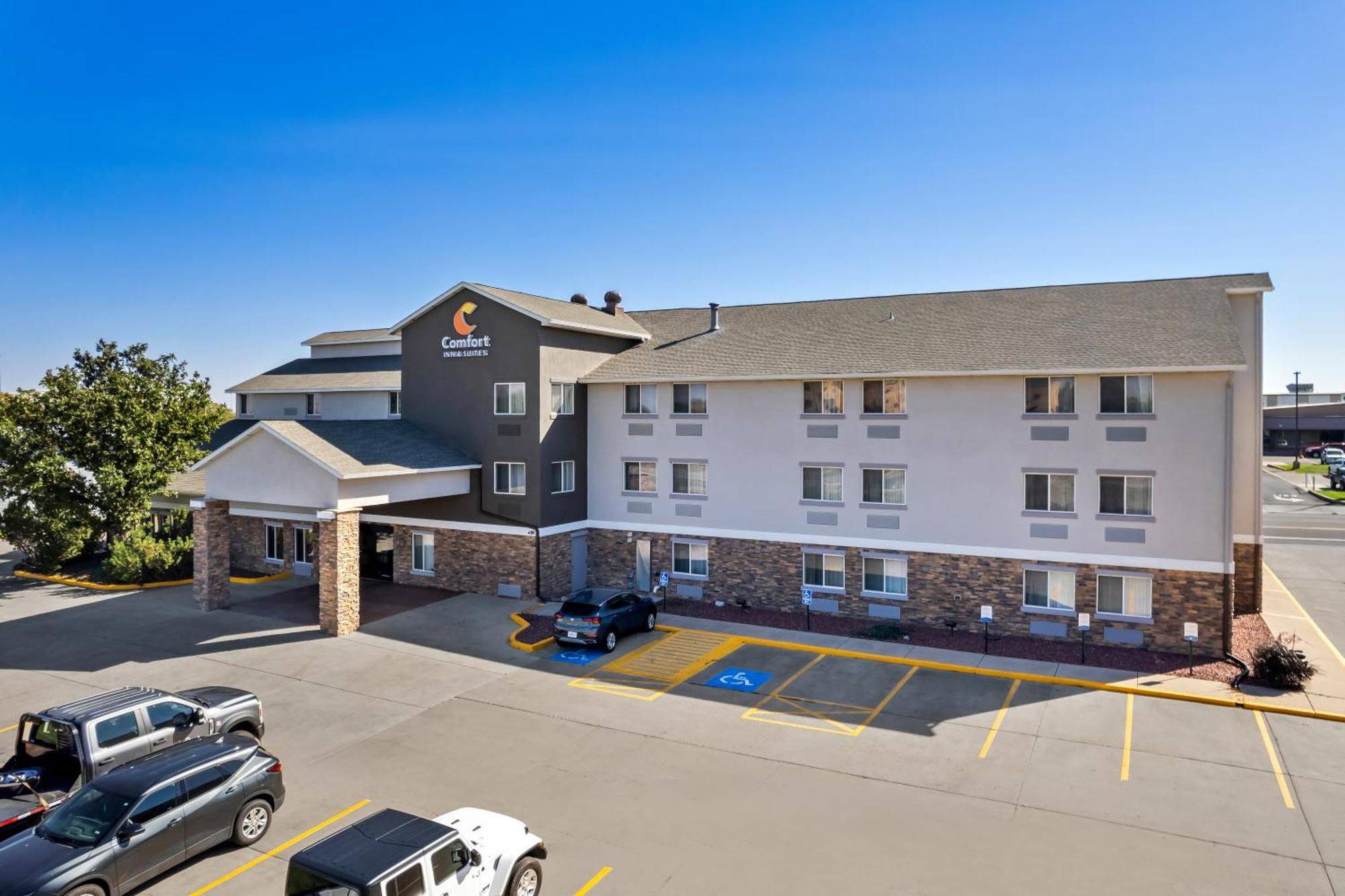 Comfort Inn & Suites Greeley Exterior photo
